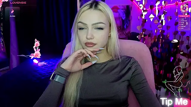 LinaLirian online show from February 17, 2026, 2:14 pm