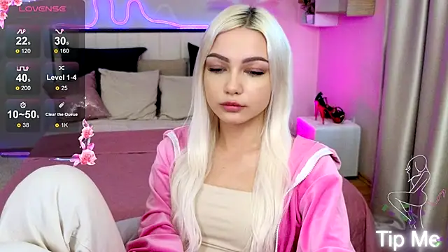 LinaLirian online show from October 15, 2025, 7:16 am