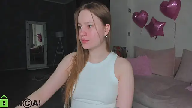 Candy Cansew online show from May 26, 2026, 1:04 am