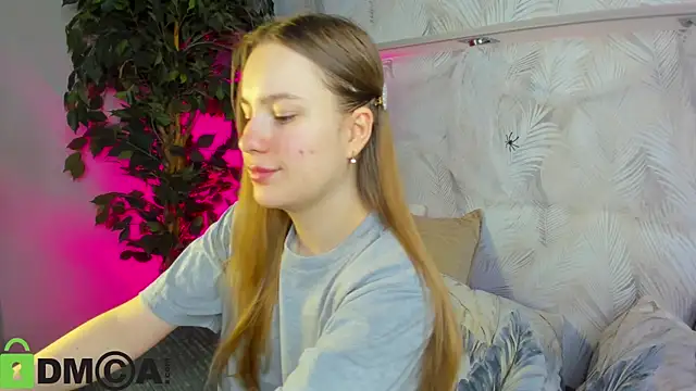 Candy Cansew online show from November 2, 2025, 1:10 am