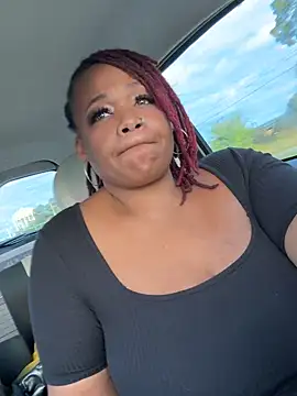 RoyalQueen2u online show from October 10, 2025, 9:48 pm