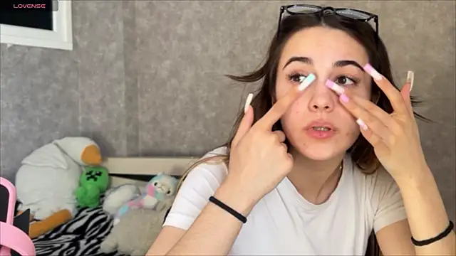 CupSizeGirl online show from April 1, 2026, 9:10 am