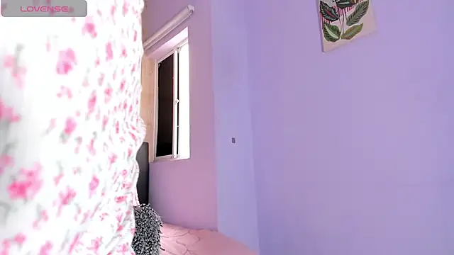 valentina-diiaz online show from May 11, 2026, 2:07 pm