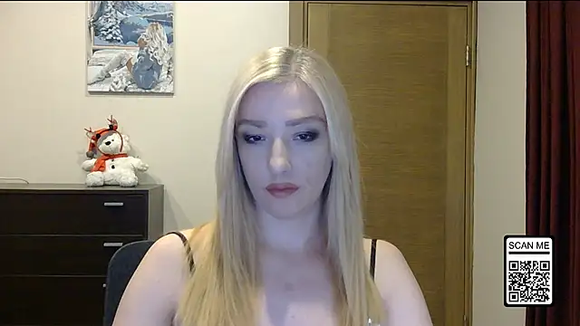 Snapshot of Wild_Silk_Desire chatting on December 15, 2025, 1:17 pm Wild Silk Desire online show from December 15, 2025, 1:17 pm