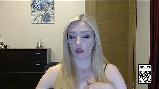 Snapshot of Wild_Silk_Desire chatting on October 27, 2025, 2:40 pm Wild Silk Desire online show from October 27, 2025, 2:40 pm