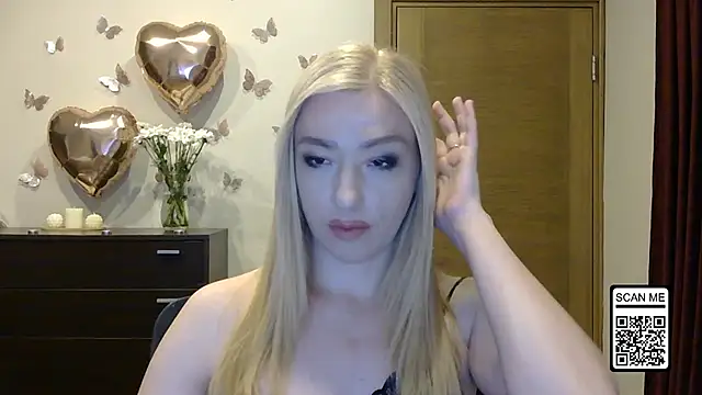 Snapshot of Wild_Silk_Desire chatting on May 8, 2026, 4:44 pm Wild Silk Desire online show from May 8, 2026, 4:44 pm