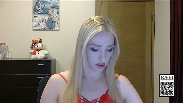 Snapshot of Wild_Silk_Desire chatting on December 17, 2025, 1:27 pm Wild Silk Desire online show from December 17, 2025, 1:27 pm