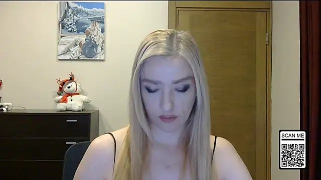 Snapshot of Wild_Silk_Desire chatting on December 14, 2025, 3:17 pm Wild Silk Desire online show from December 14, 2025, 3:17 pm