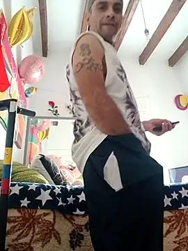 hotCOUPLEPETRA online show from April 9, 2026, 10:43 am