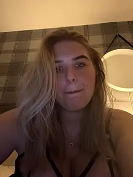 CutieCurvyGirlxo online show from October 11, 2025, 12:00 am