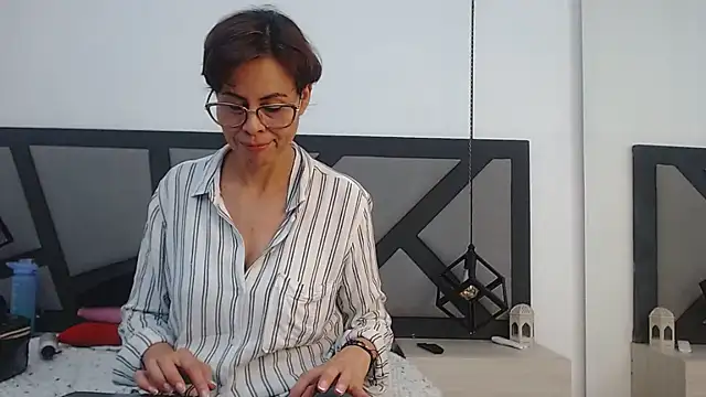 amanda ramirez online show from July 27, 2026, 9:55 pm