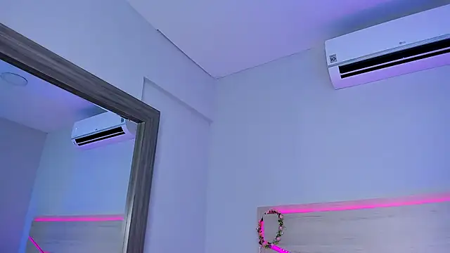 ZoeMorris online show from December 18, 2025, 11:36 am