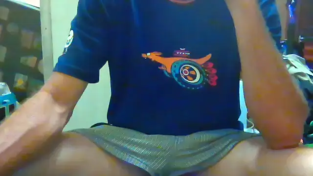 Snapshot of Lovyourpuss chatting on April 16, 2026, 5:47 pm Lovyourpuss online show from April 16, 2026, 5:47 pm