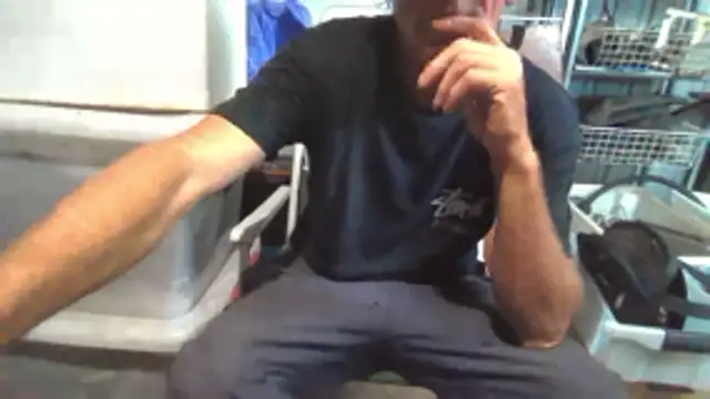 Snapshot of Lovyourpuss chatting on December 17, 2025, 6:40 am Lovyourpuss online show from December 17, 2025, 6:40 am