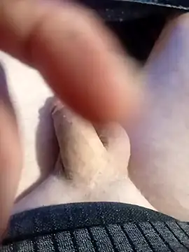 Snapshot of Lovyourpuss chatting on April 2, 2026, 5:52 pm Lovyourpuss online show from April 2, 2026, 5:52 pm