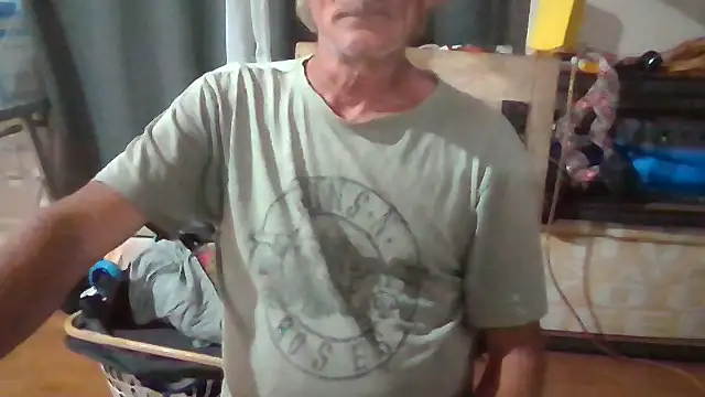 Snapshot of Lovyourpuss chatting on February 23, 2026, 9:59 pm Lovyourpuss online show from February 23, 2026, 9:59 pm