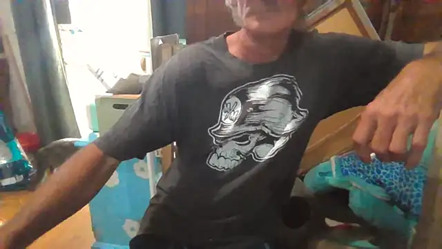 Snapshot of Lovyourpuss chatting on March 1, 2026, 10:10 pm Lovyourpuss online show from March 1, 2026, 10:10 pm