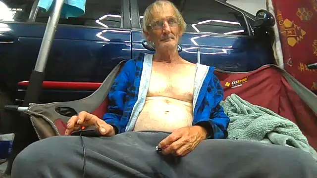 Snapshot of Lovyourpuss chatting on February 14, 2026, 2:17 pm Lovyourpuss online show from February 14, 2026, 2:17 pm