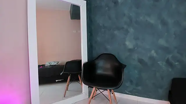 Snapshot of GingerMoon_ chatting on November 13, 2025, 4:33 pm GingerMoon online show from November 13, 2025, 4:33 pm