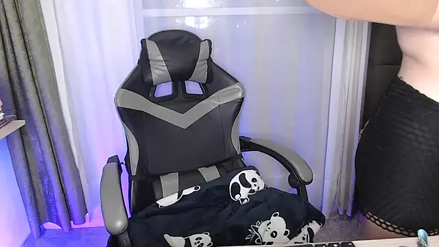 mariaana  222 online show from April 9, 2026, 4:03 am