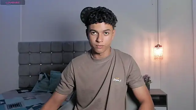 Santy Stump online show from December 1, 2025, 8:53 pm