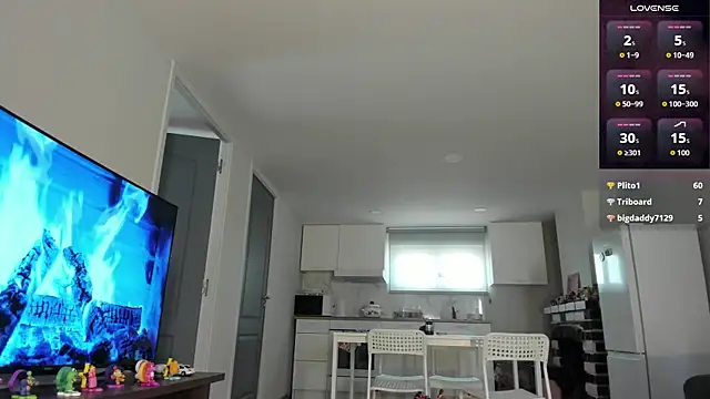 sarahminage  online show from July 18, 2026, 12:14 pm