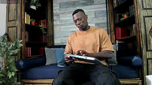 MarcusBlack  online show from April 14, 2026, 3:06 pm