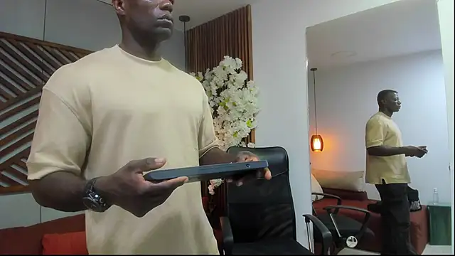 MarcusBlack  online show from October 6, 2025, 11:33 am