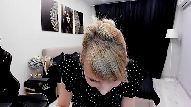 LindaSandy 1 online show from October 22, 2025, 9:09 am