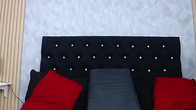 xandrinakarzon online show from November 1, 2025, 8:03 pm