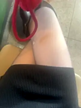 xiaoyuan01 online show from December 15, 2025, 2:06 am