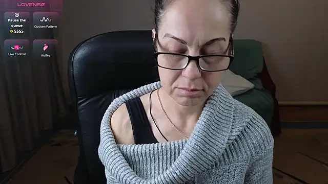 Snapshot of Ronda_Roni chatting on January 9, 2026, 2:13 pm Ronda Roni online show from January 9, 2026, 2:13 pm