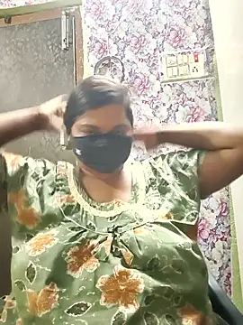 Liyaa 24 online show from April 13, 2026, 4:22 pm