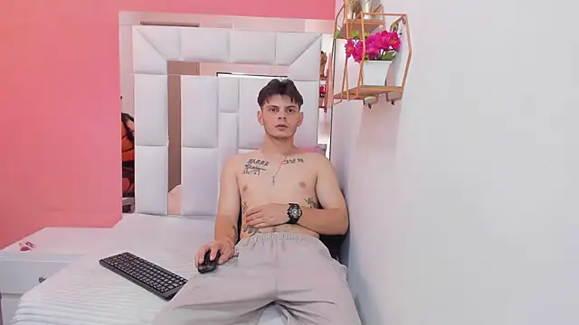 Snapshot of erickandnatasha_69 chatting on February 14, 2026, 11:43 am erickandnatasha 69 online show from February 14, 2026, 11:43 am