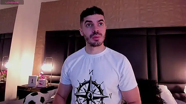 AxelThompson  online show from November 6, 2025, 11:36 am