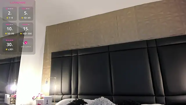 AxelThompson  online show from November 4, 2025, 11:58 am