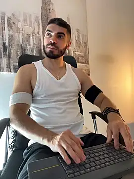 AxelThompson  online show from October 4, 2025, 11:01 am