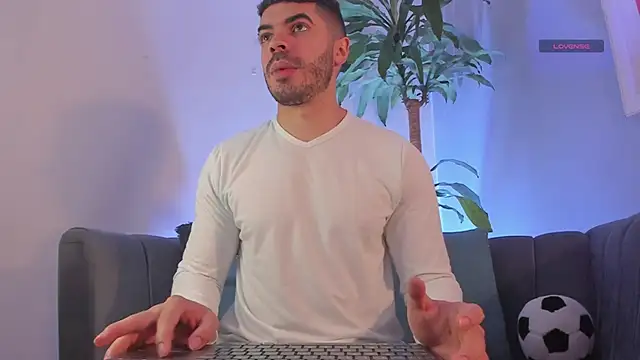 AxelThompson  online show from January 14, 2026, 11:58 am