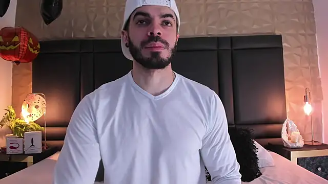 AxelThompson  online show from October 16, 2025, 12:24 pm