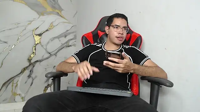 JulianSaintt online show from March 3, 2026, 7:54 pm