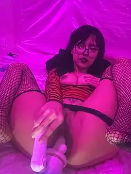 Snapshot of YourDevilGirl_ chatting on April 12, 2026, 8:45 pm YourDevilGirl online show from April 12, 2026, 8:45 pm
