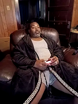 Snapshot of Mrbull67 chatting on October 31, 2025, 5:42 pm Mrbull67 online show from October 31, 2025, 5:42 pm