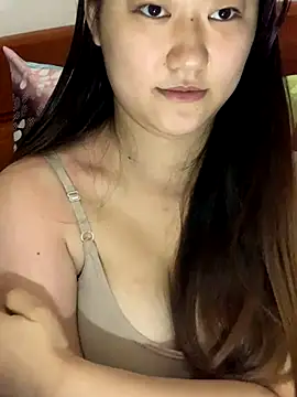 xialuo25 online show from November 4, 2025, 4:05 am