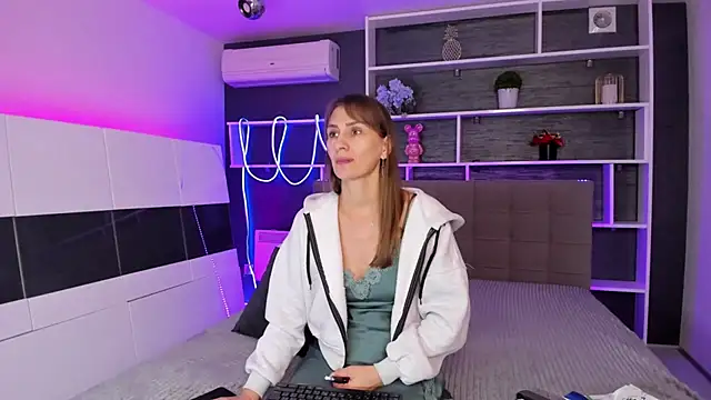 ChristyBrook online show from November 30, 2025, 8:09 pm