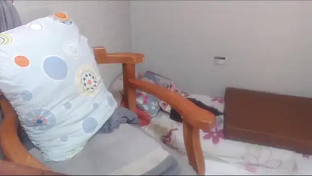 rose-crystal online show from April 26, 2026, 6:27 pm