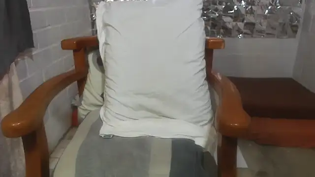 rose-crystal online show from October 8, 2025, 2:40 pm