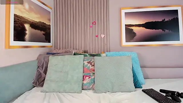 Snapshot of Hailey-Fox chatting on January 17, 2026, 1:47 pm Hailey-Fox online show from January 17, 2026, 1:47 pm