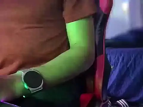 TUPtitaHot online show from January 17, 2026, 4:38 am