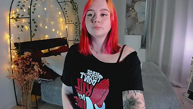 lunaalli online show from April 14, 2026, 1:49 pm