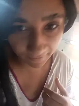 Snapshot of srtsara chatting on April 3, 2026, 12:33 pm srtsara online show from April 3, 2026, 12:33 pm